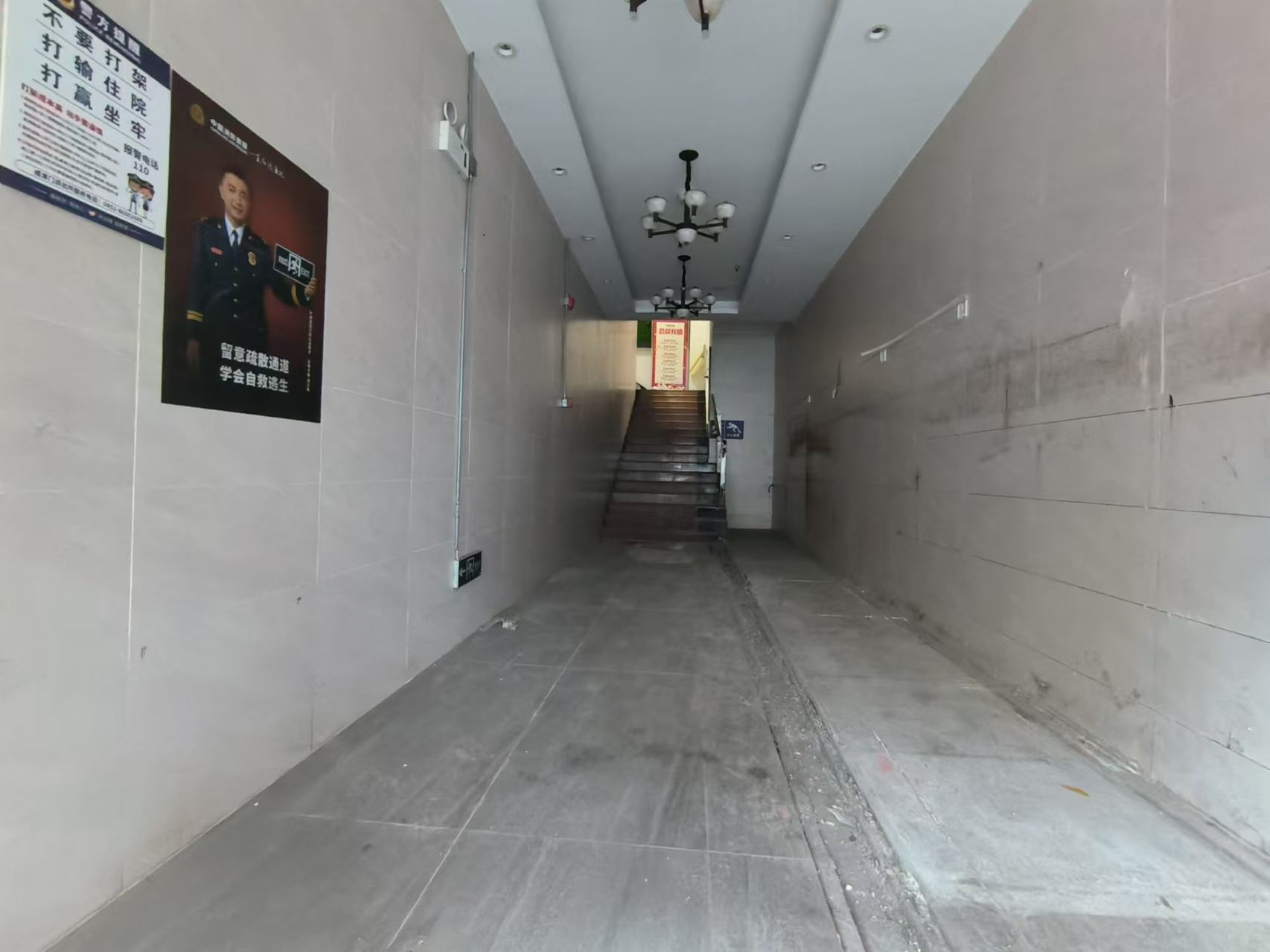 威清路门面房东直租（一楼50平二楼485） 
